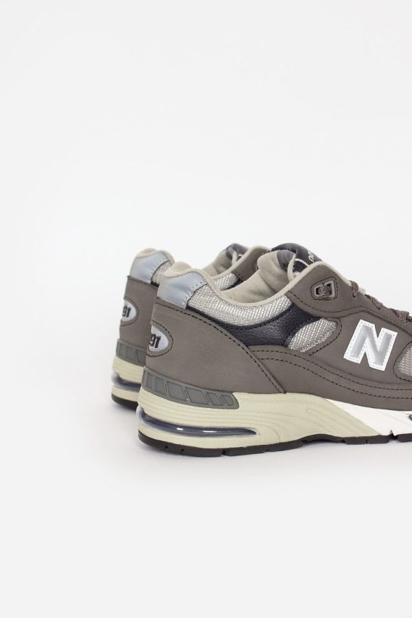 W991GNS Sneaker Castlerock Grey Navy Supply